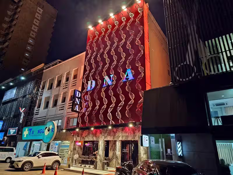 DNA Massage หน้าร้าน avf